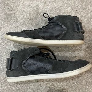 Louis Vuitton size 8.5 black leather casual shoes